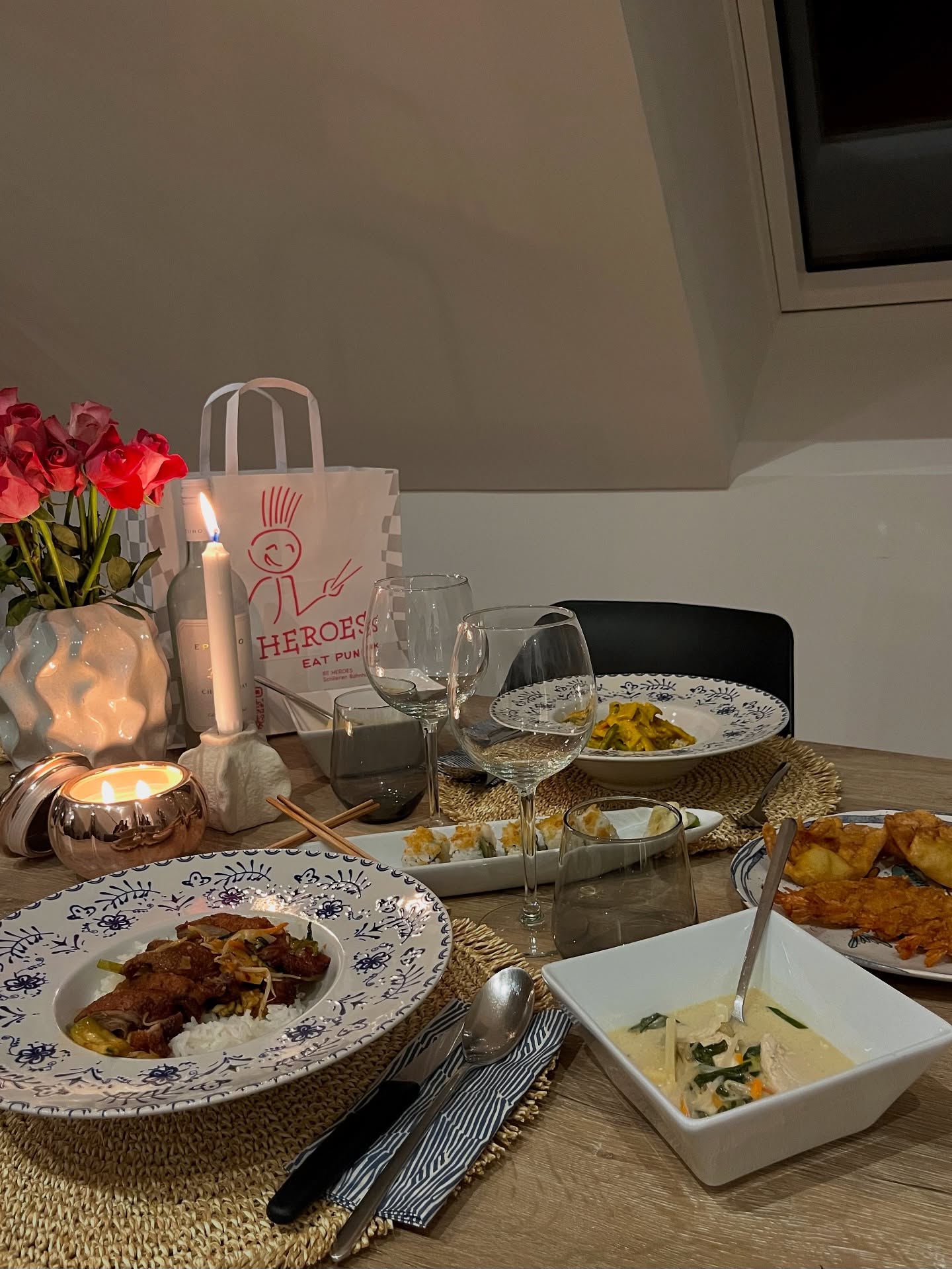 Regen am Date-Abend? 🌧️ Kein Grund, die Romantik ins Wasser fallen zu lassen!
Wir helfen dir dabei deinen Abend zu einem kulinarischen Erlebis zu machen - ob köstliches Takeaway-Menü 🥡 oder komfortable Delivery direkt in deine Wohlfühloase. 💕🍱🥂
Links in Bio.
#BeHeroes #datenight #fooddelivery #foodie #takeaway