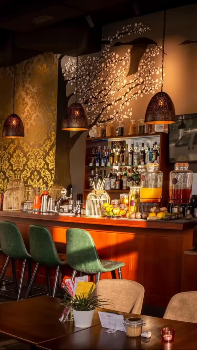 👻 Trick or Treat? Bei uns lieber Taste or Eat! 😋
Süsses 🍰 und Saures 🍋 – aber keine gruseligen Überraschungen (außer vielleicht, wie lecker’s ist 😜).
Kommt vorbei und lasst euch verzaubern ✨
#HalloweenVibes #Foodies #beheroes #SüßesUndSaures